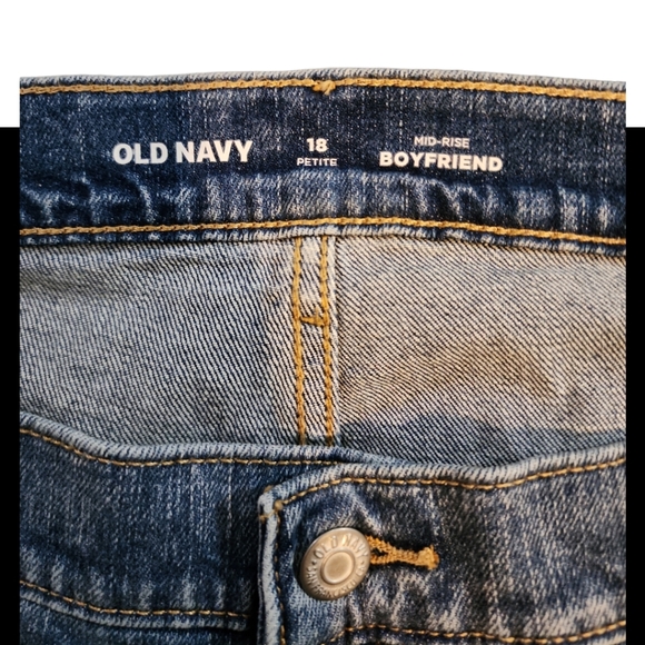 Old Navy mid-rise boyfriend jeans size 18 petite NWT - Picture 2 of 4